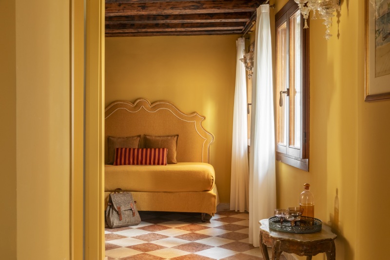 Third bed setup in the triple room with checkered marble floors and welcome refreshments - Hotel Riva, BZAR hotels in Venice